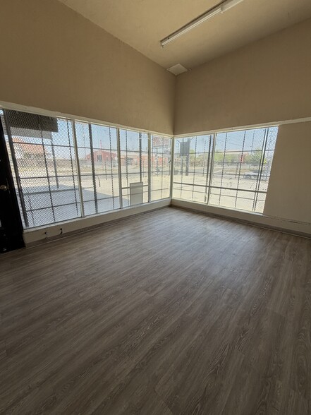 More Photos Of 1850 E Houston St, San Antonio Auto Repair For Lease