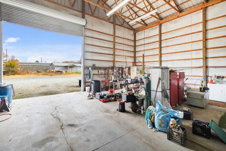 More Photos Of 372 Jones St, Decatur Warehouse For Sale