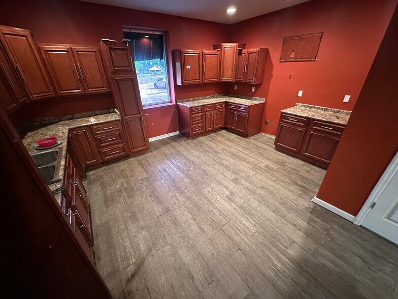 More Photos Of 2211 Windsor St, Chattanooga Service For Sale