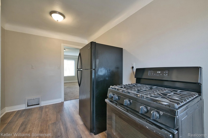 More Photos Of 51 Spokane Dr, Pontiac Apartments For Sale