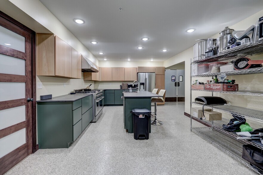 More Photos Of 102 S Wall Ave, Joplin Office For Sale