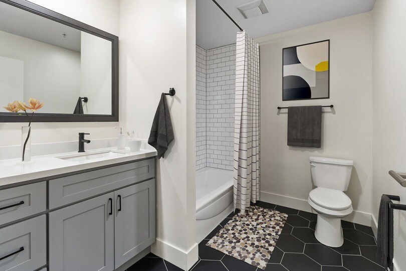 More Photos Of 1007 5th Ave, San Diego Apartments For Lease