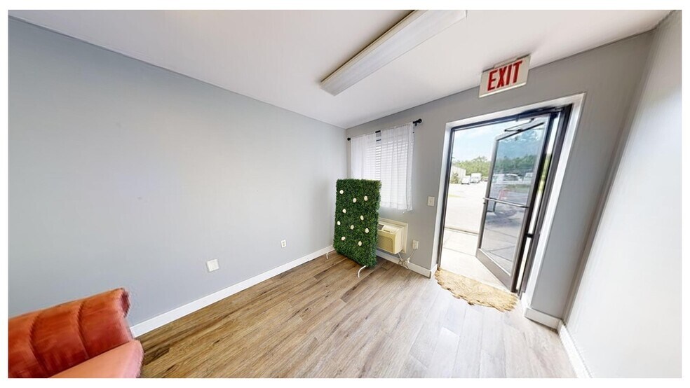 More Photos Of 130 Division Dr, Leland Flex For Sale