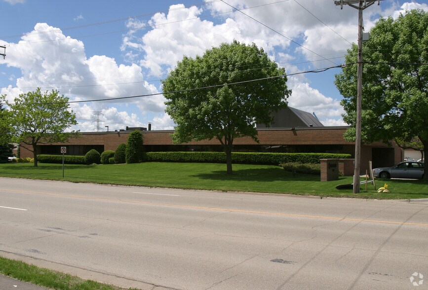More Photos Of 2727 Fairview Ave, Roseville Light Manufacturing For Lease