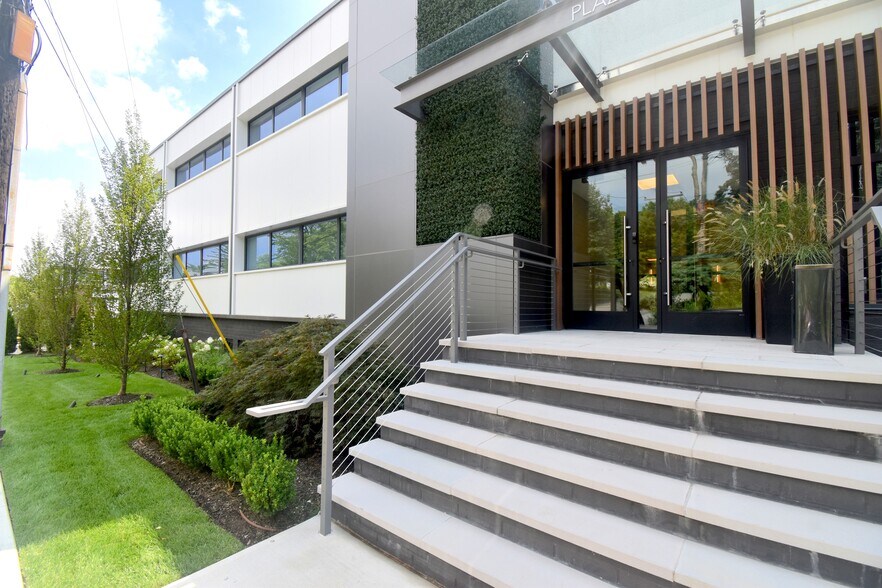 Primary Photo Of 1 Plaza Rd, Greenvale Loft Creative Space For Lease