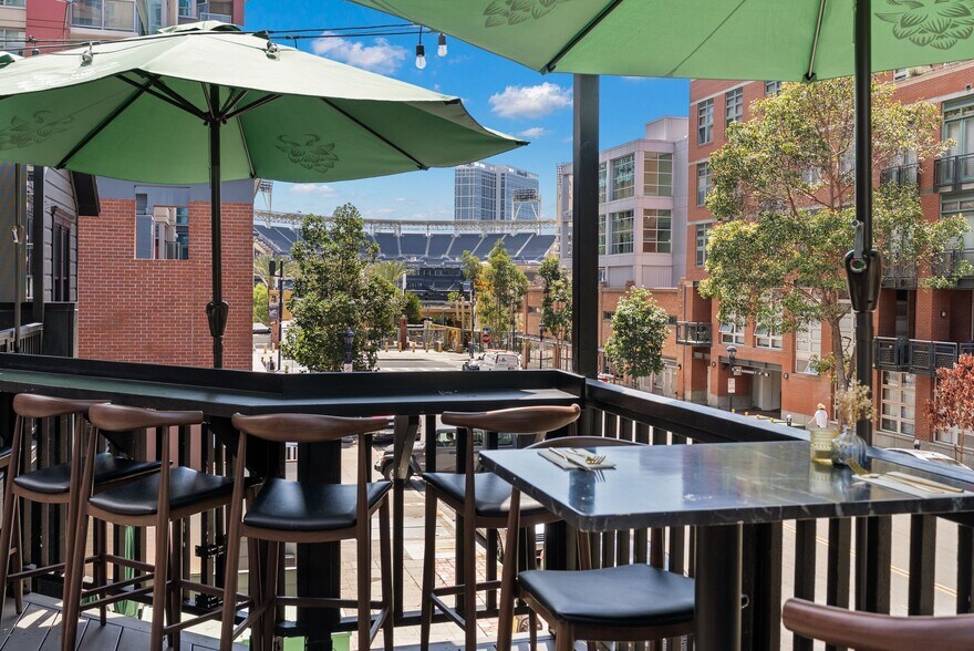 More Photos Of 903-915 Island Ave, San Diego Bar For Sale
