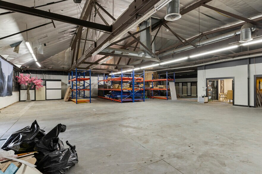 More Photos Of 1326 S Grand Ave, Los Angeles Warehouse For Sale