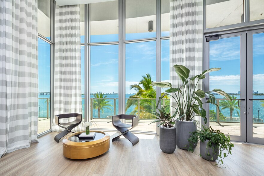 More Photos Of 2955 NE 7th Ave, Miami Storefront Retail Office For Sale