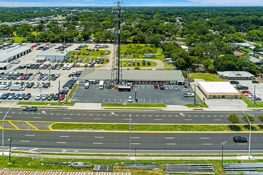 More Photos Of 709 N Park Rd, Plant City General Retail For Sale