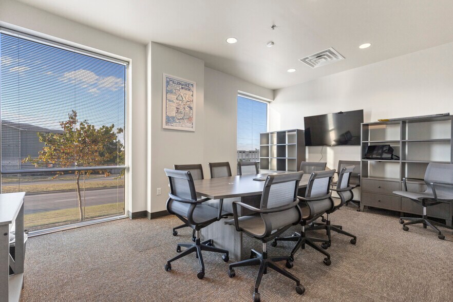 More Photos Of 2300 Greenhill Dr, Round Rock Office For Sale