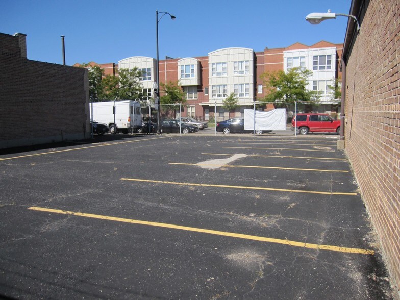More Photos Of 4507-4511 W Belmont Ave, Chicago Distribution For Sale