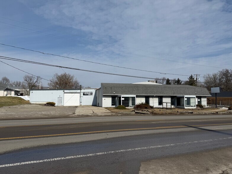 More Photos Of 327 Ashland Rd, Mansfield Showroom For Lease