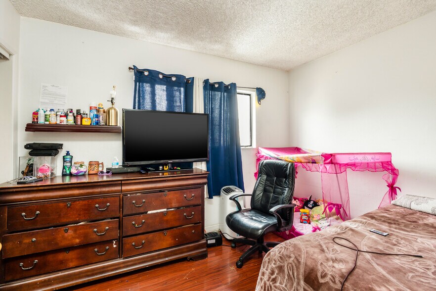 More Photos Of 14811 Parthenia St, Panorama City Apartments For Sale