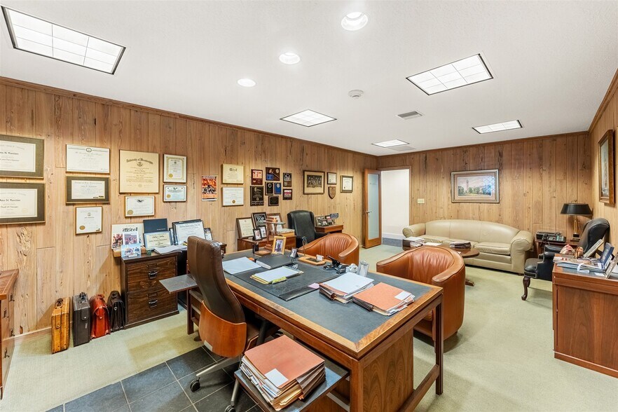 More Photos Of 525 N Harbor City Blvd, Melbourne Office For Sale