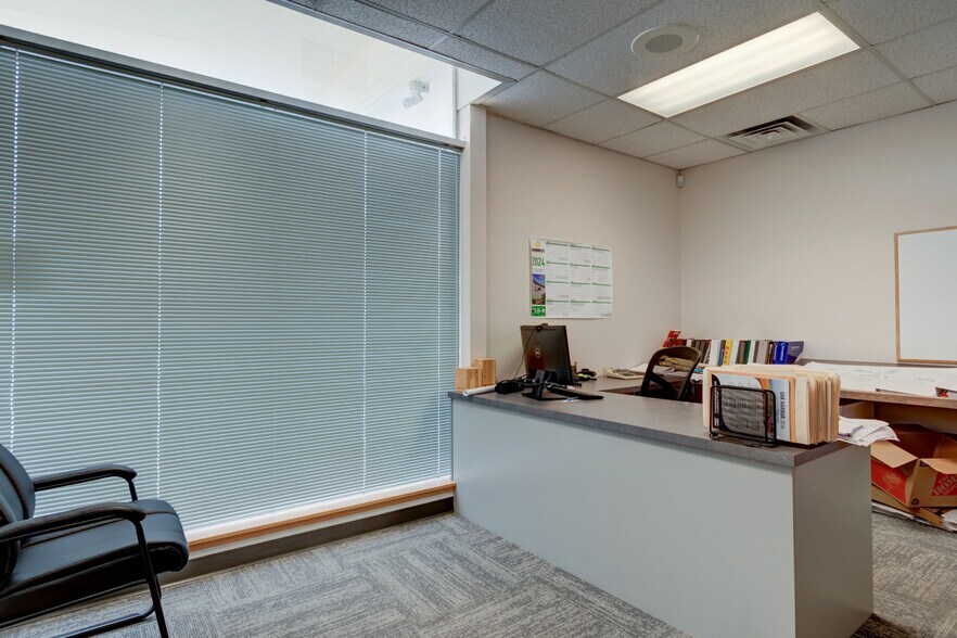 More Photos Of 499 NE Midway Blvd, Oak Harbor Office For Sale