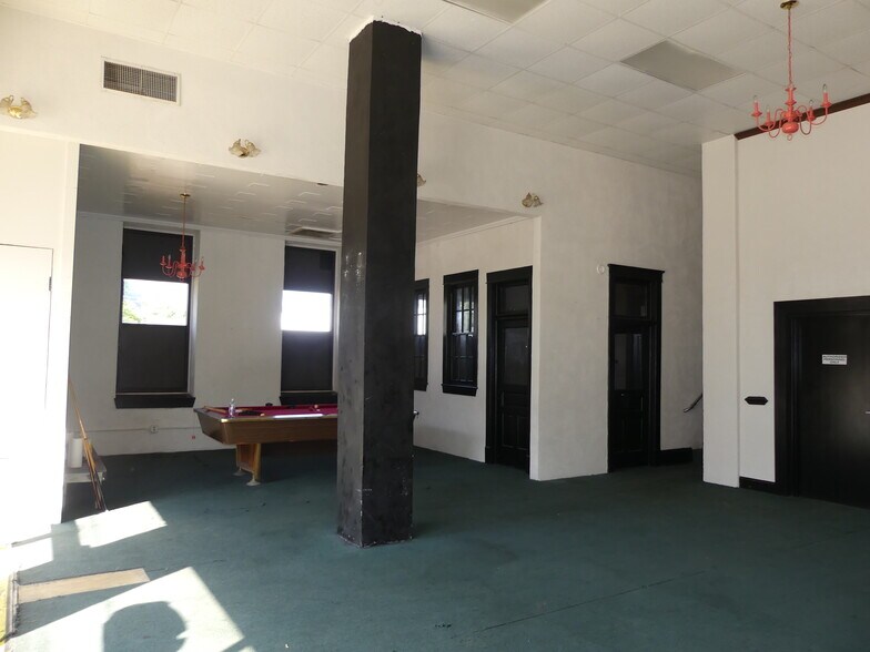 More Photos Of 110 N James St, Goldsboro Flex For Sale