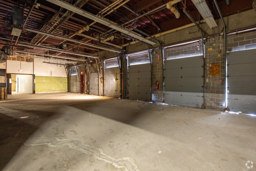 More Photos Of 2 Orland Square Dr, Orland Park General Retail For Sale