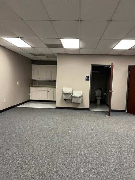 More Photos Of 912 15th St, Huntsville Office For Lease