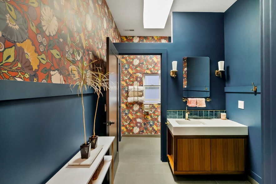 More Photos Of 206 NE 80th Ave, Portland Office For Sale