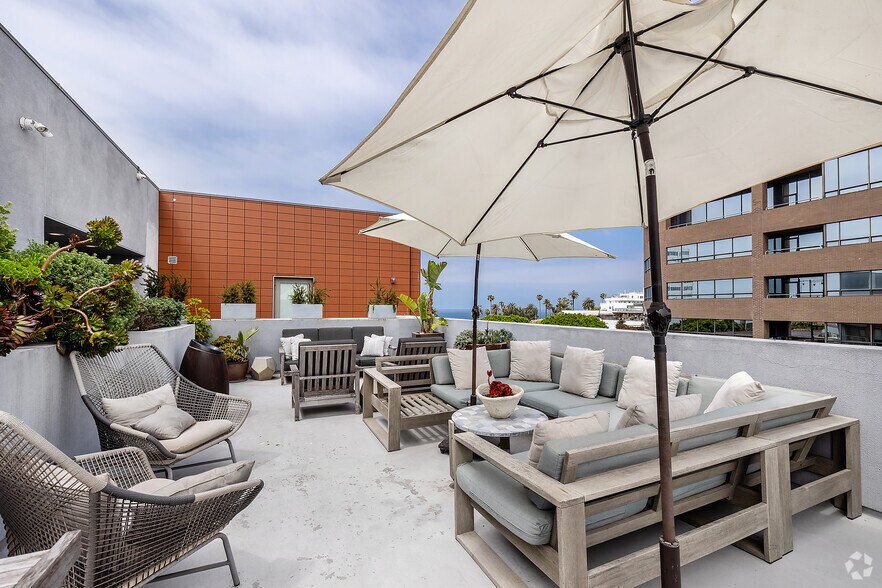 More Photos Of 214 Santa Monica Blvd, Santa Monica Apartments For Lease