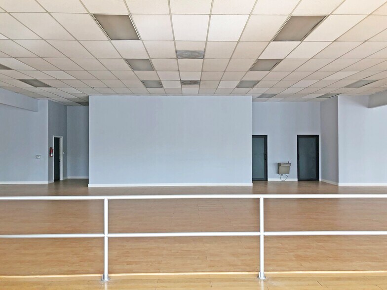 More Photos Of 1201-1225 Truman St, San Fernando Unknown For Lease