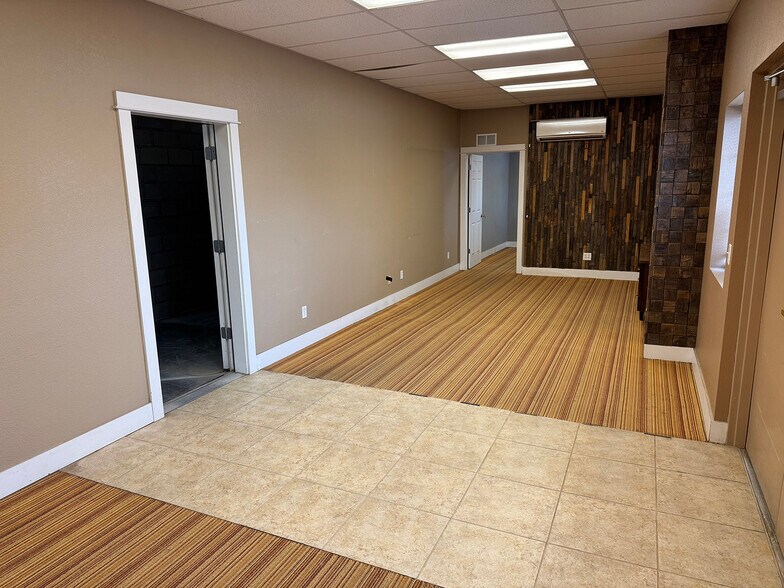 More Photos Of 7352 Greenridge Rd, Windsor Warehouse For Lease