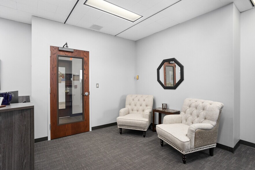 More Photos Of 500 W 7th St, Fort Worth Office For Sale