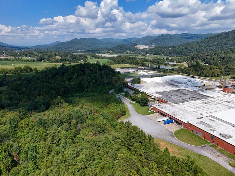 More Photos Of 400 Kellys Creek Rd, Rabun Gap Warehouse For Lease