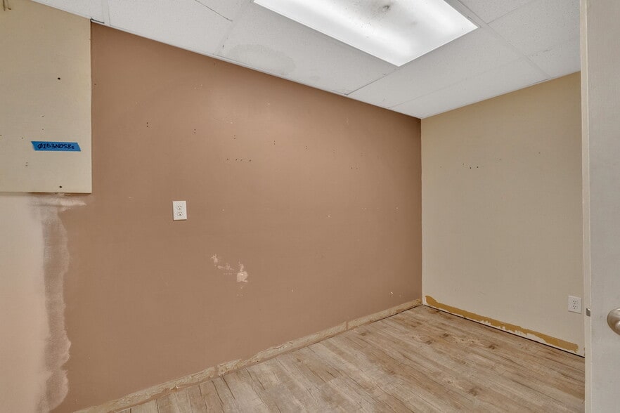 More Photos Of 401 E Myrtle, Johnson City Freestanding For Sale