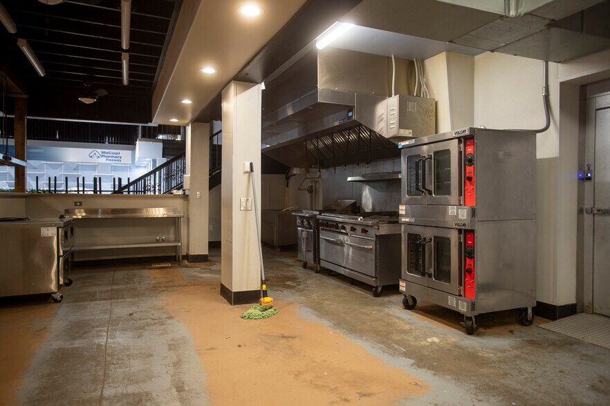 More Photos Of 25000 US 59 Rd, El Campo Flex For Sale