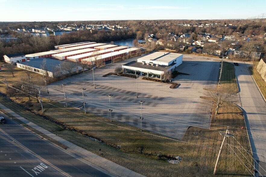Primary Photo Of 1320 E Chicago St, Elgin Auto Dealership For Sale
