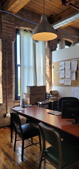 More Photos Of 1100 W Cermak Rd, Chicago Light Distribution For Lease