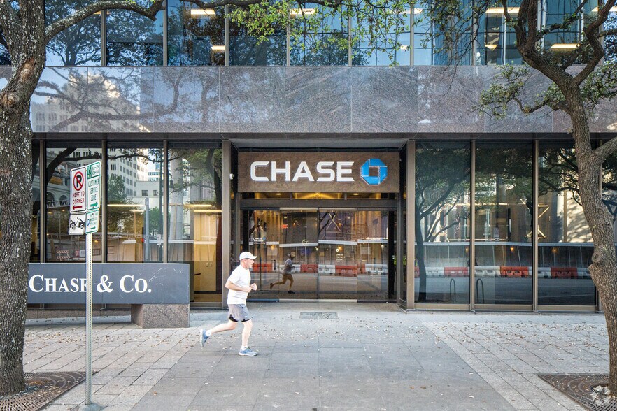 More Photos Of 221 W 6th St, Austin Office For Lease