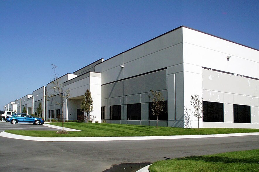 More Photos Of 601 Lambert Pointe Dr, Hazelwood Warehouse For Lease