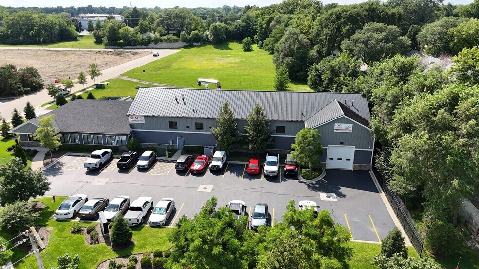 More Photos Of 325 Marshall Ave, Aurora Industrial For Sale