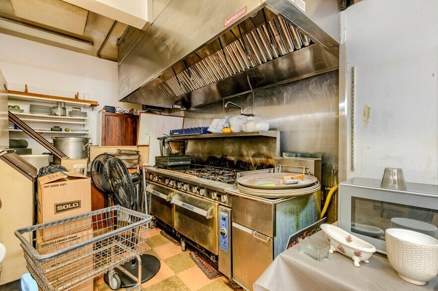 More Photos Of 240 E California St, Jacksonville Hotel For Sale