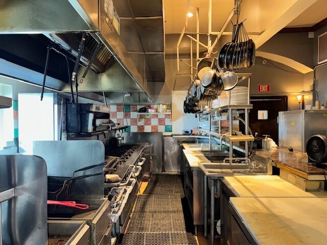 More Photos Of 811 McLean Ave, Yonkers Restaurant For Lease