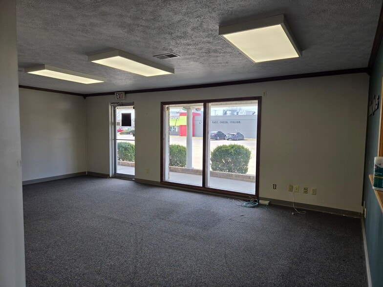 More Photos Of 1130 E Main St, Carbondale Storefront Retail Office For Lease