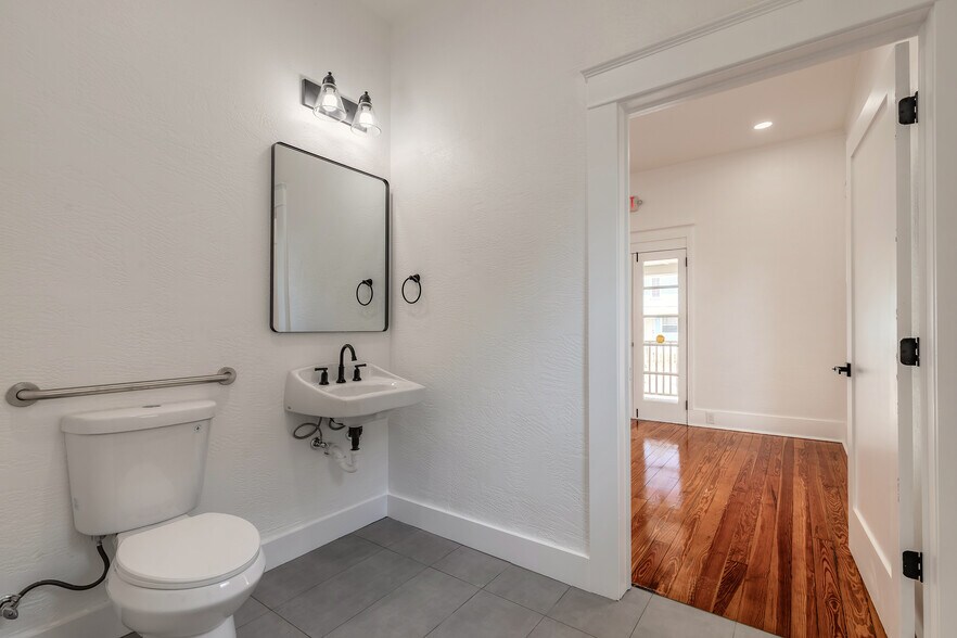 More Photos Of 306 Washington St, New Smyrna Beach Medical For Sale
