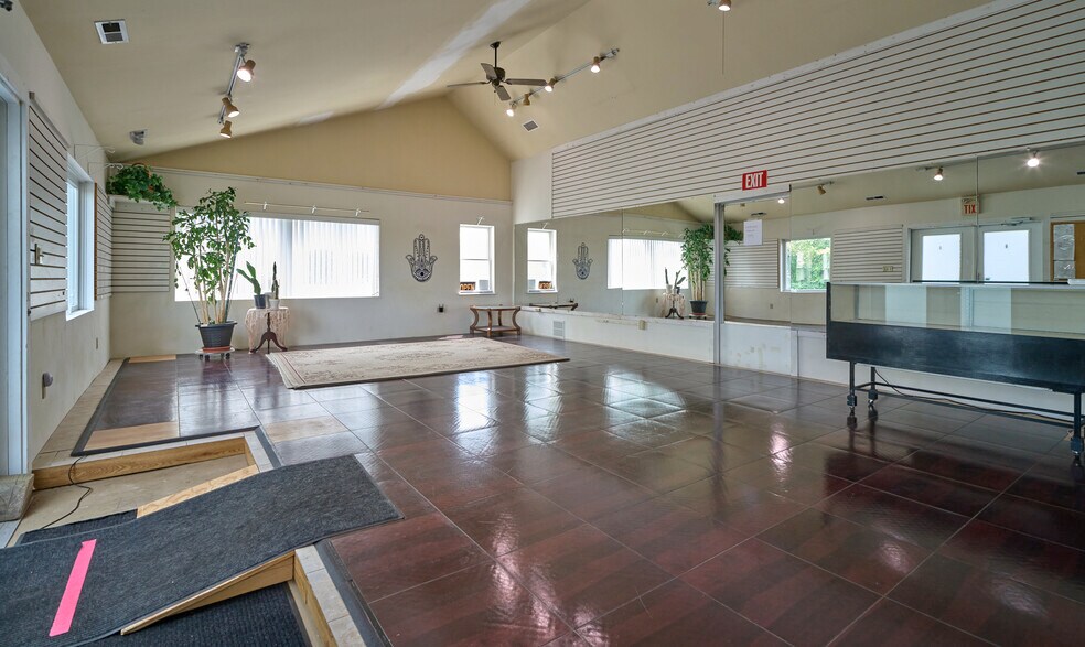More Photos Of 7078 Easton Rd, Pipersville Auto Repair For Sale