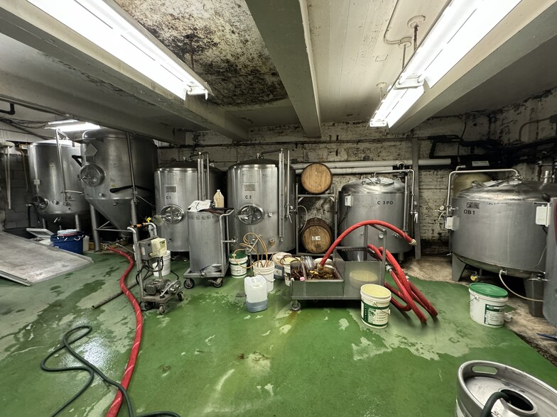 More Photos Of 1106 N Charles St, Baltimore Office For Sale