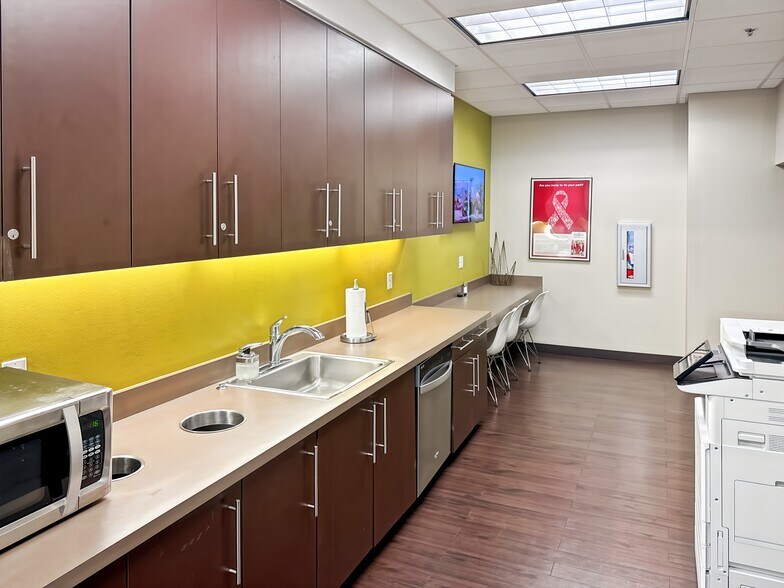 More Photos Of 301 N Main St, Baton Rouge Coworking Space