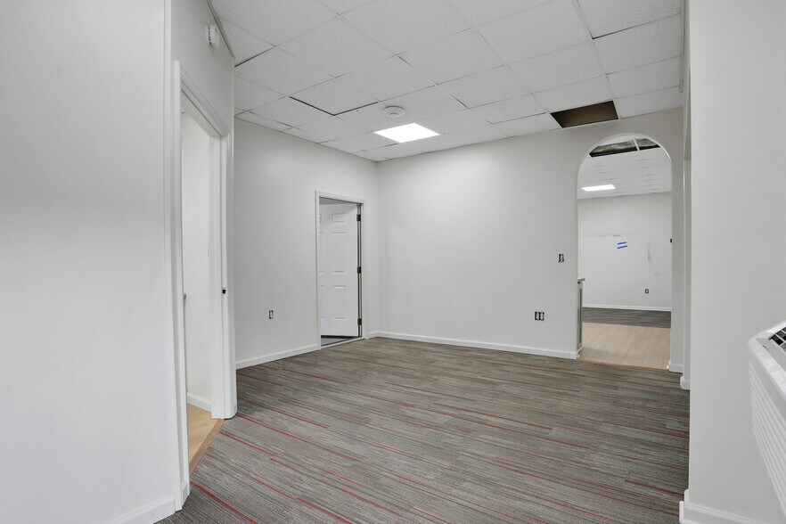 More Photos Of 3787 Old Middleburg Rd, Jacksonville Office For Sale