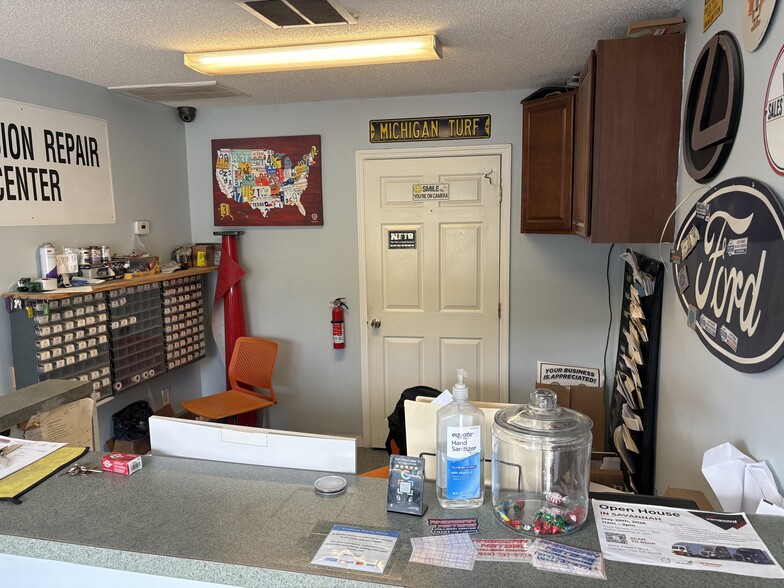 More Photos Of 2680 US Highway 80, Bloomingdale General Retail For Sale