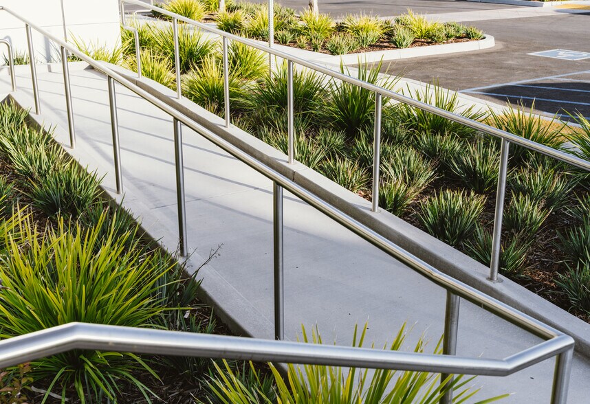 More Photos Of 130 Robin Hill Rd, Goleta Loft Creative Space For Lease