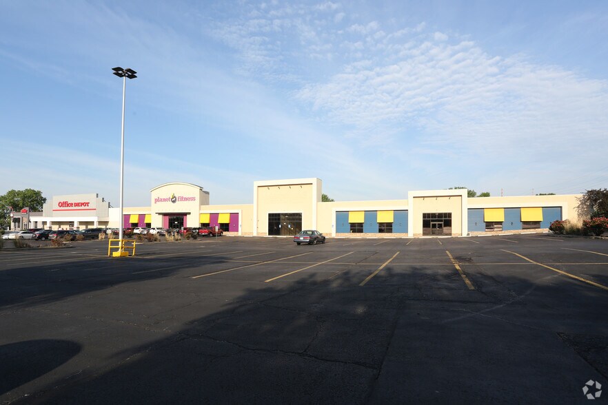 More Photos Of 2525 Iowa St, Lawrence Freestanding For Lease