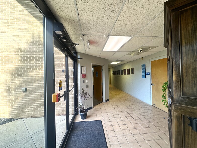 More Photos Of 1195 E Alex-Bell Rd, Centerville Office For Sale