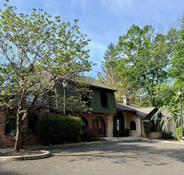 Primary Photo Of 419 York Rd, New Hope Freestanding For Sale