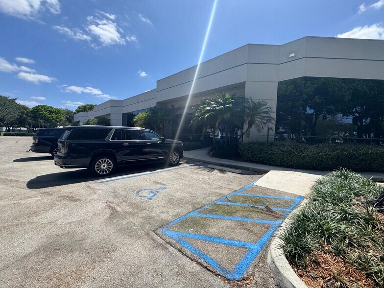 More Photos Of 3801-3891 Commerce Pky, Miramar Light Manufacturing For Lease