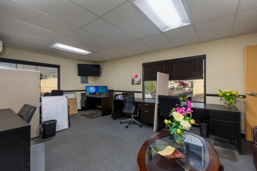 More Photos Of 7131-7133 Darby Ave, Reseda Office For Sale